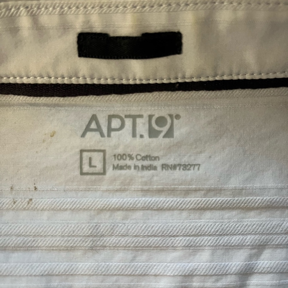Button down - Picture 3 of 4